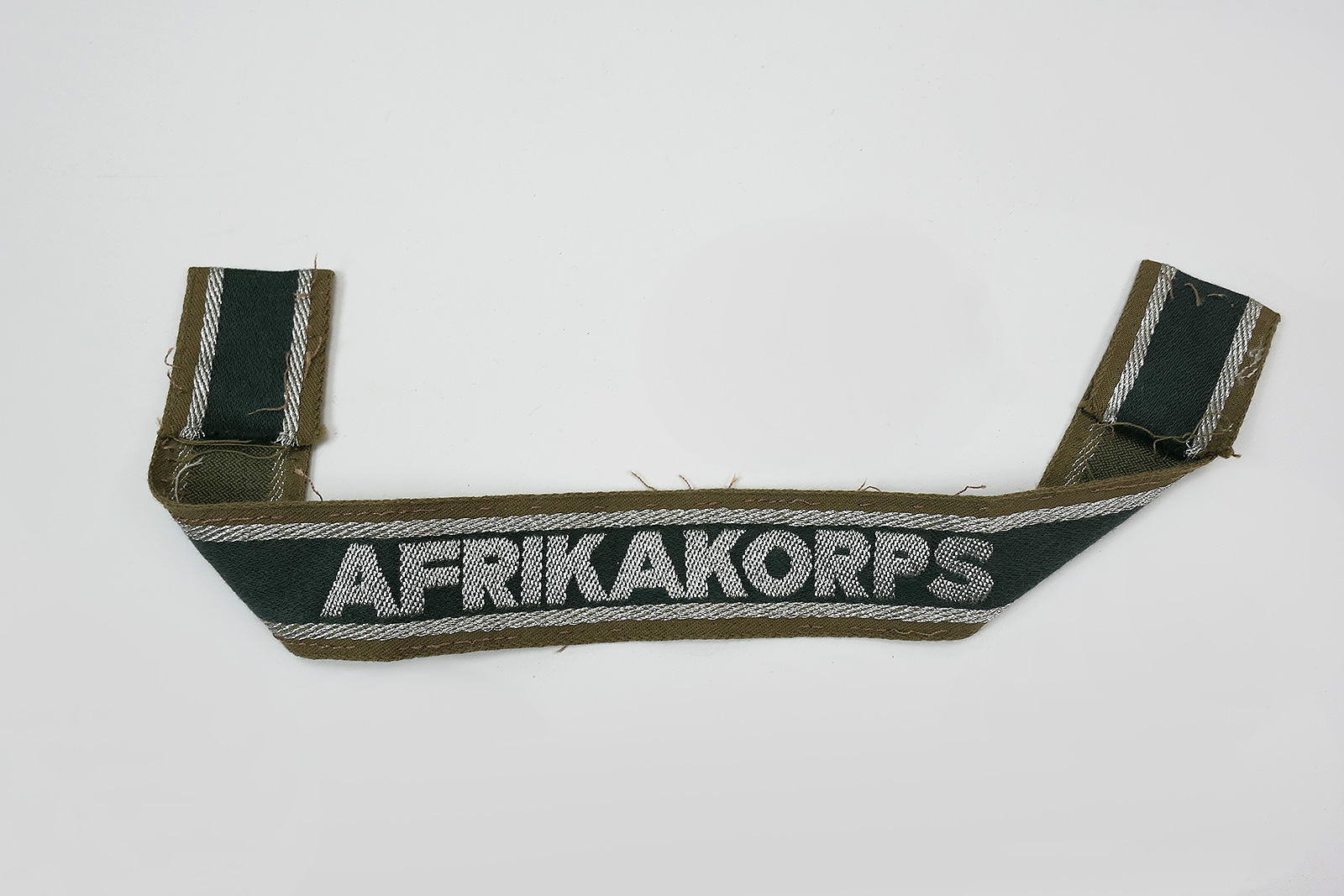P1280946 Ärmelstreifen Afrika Korps DAK Ärmelband getragen