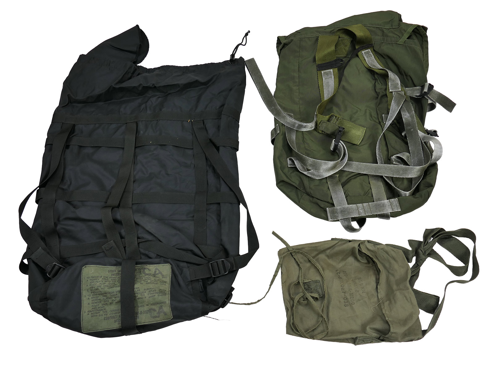Flohmarktkiste 15kg Miliaria Militär Konvolut US Army Taschen Ersatzteile Bekleidung Ausrüstung Mützen ANSEHEN