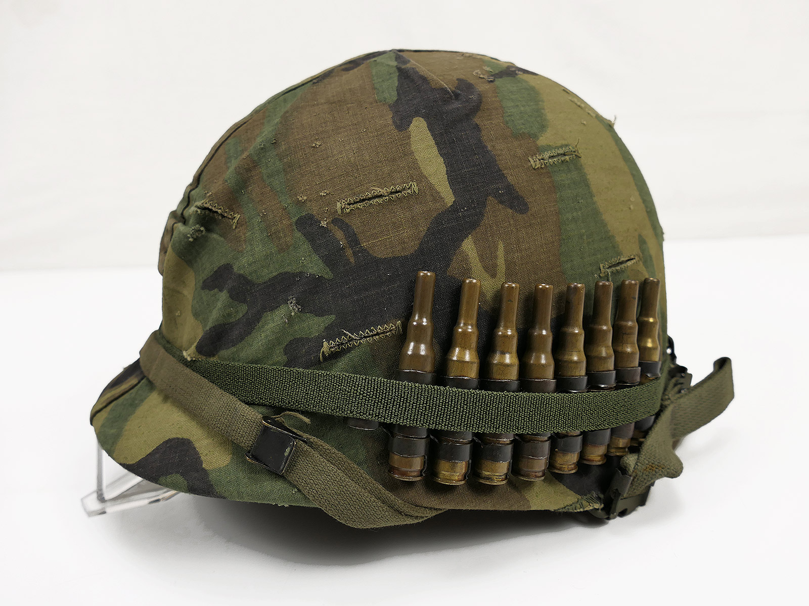 #4 US ARMY M1 Stahlhelm Vietnam mit ERDL Helmbezug und Zubehör NAM