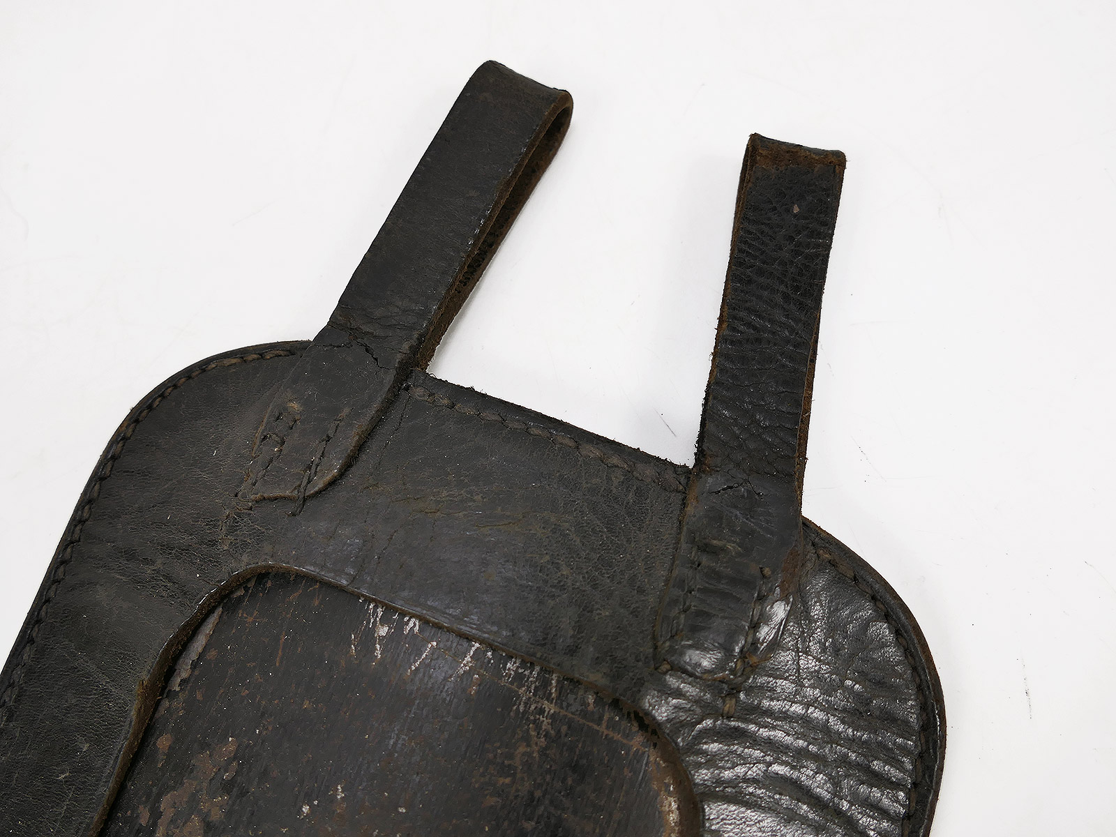 Antiker Infanterie Spaten mit Stempelung in Ledertasche / Spatentasche COLLECTION