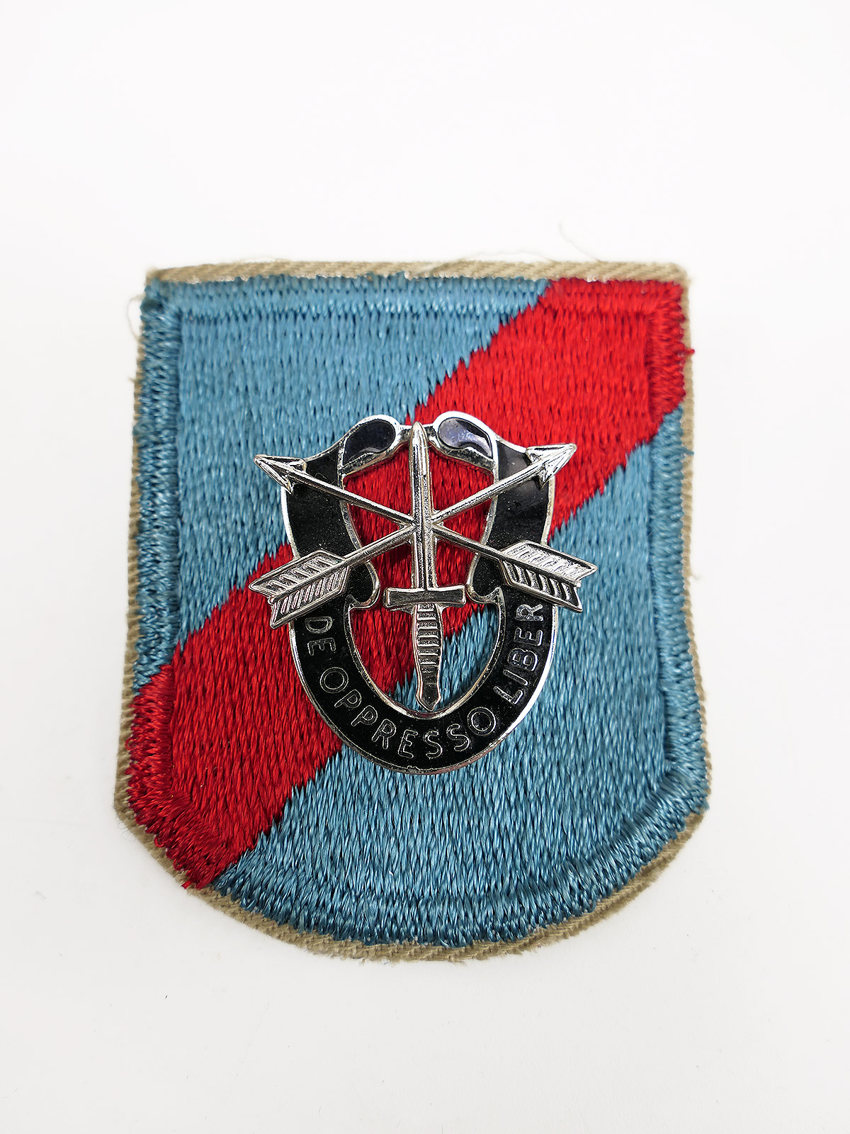 US Army Beret Badge 20th Special Forces SFG (Airborne) Barett Abzeichen Cut Edge