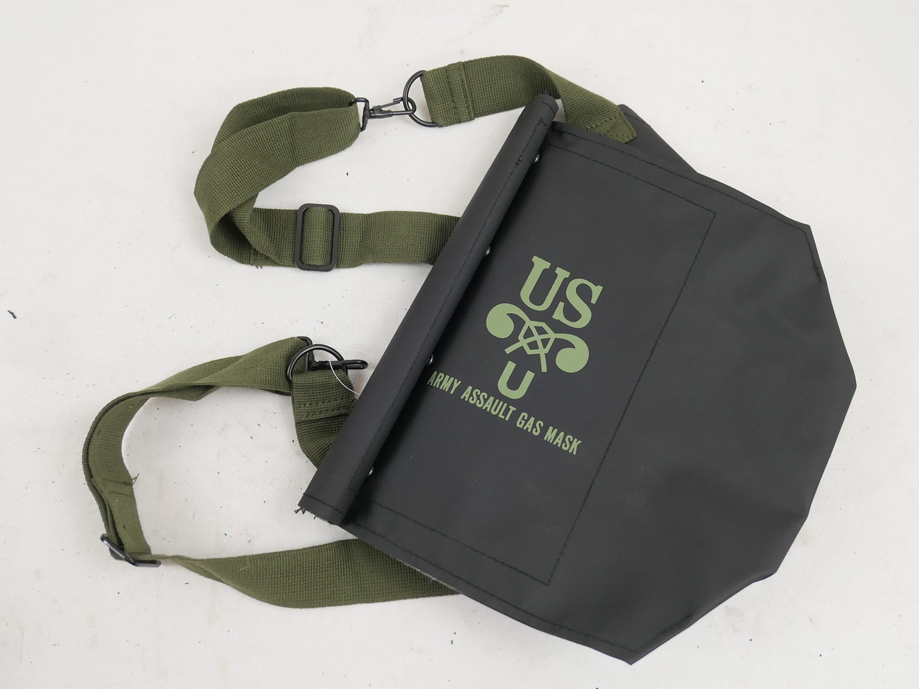 P1560297 WW2 US ARMY M7 Assault Gas Mask Rubber bag Gasmaske Gasmaskentasche D-Day Normandy