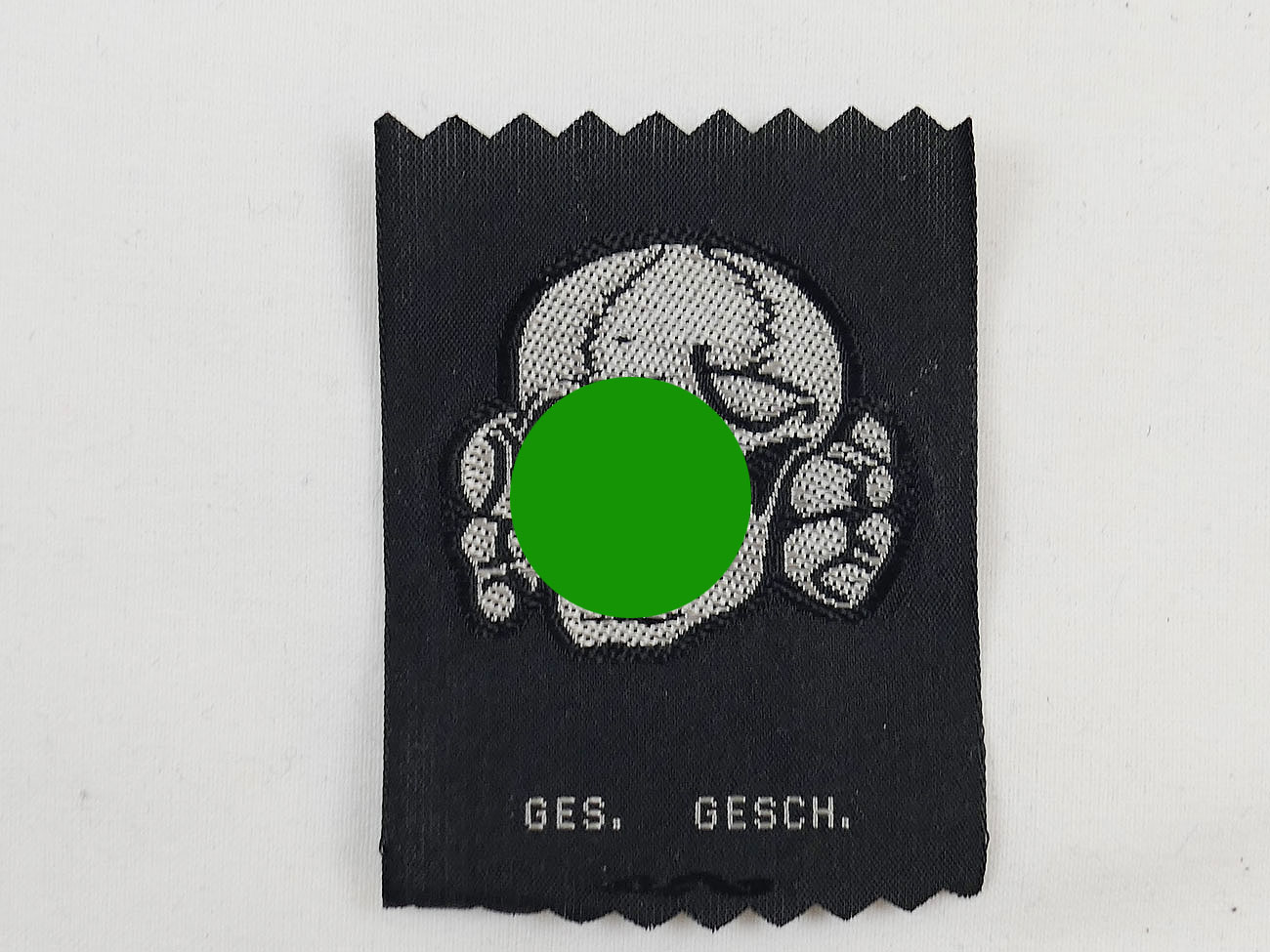 Variante Mützenabzeichen Waffen XX Totenkopf Silber gewebt für Feldmütze / Schiffchen