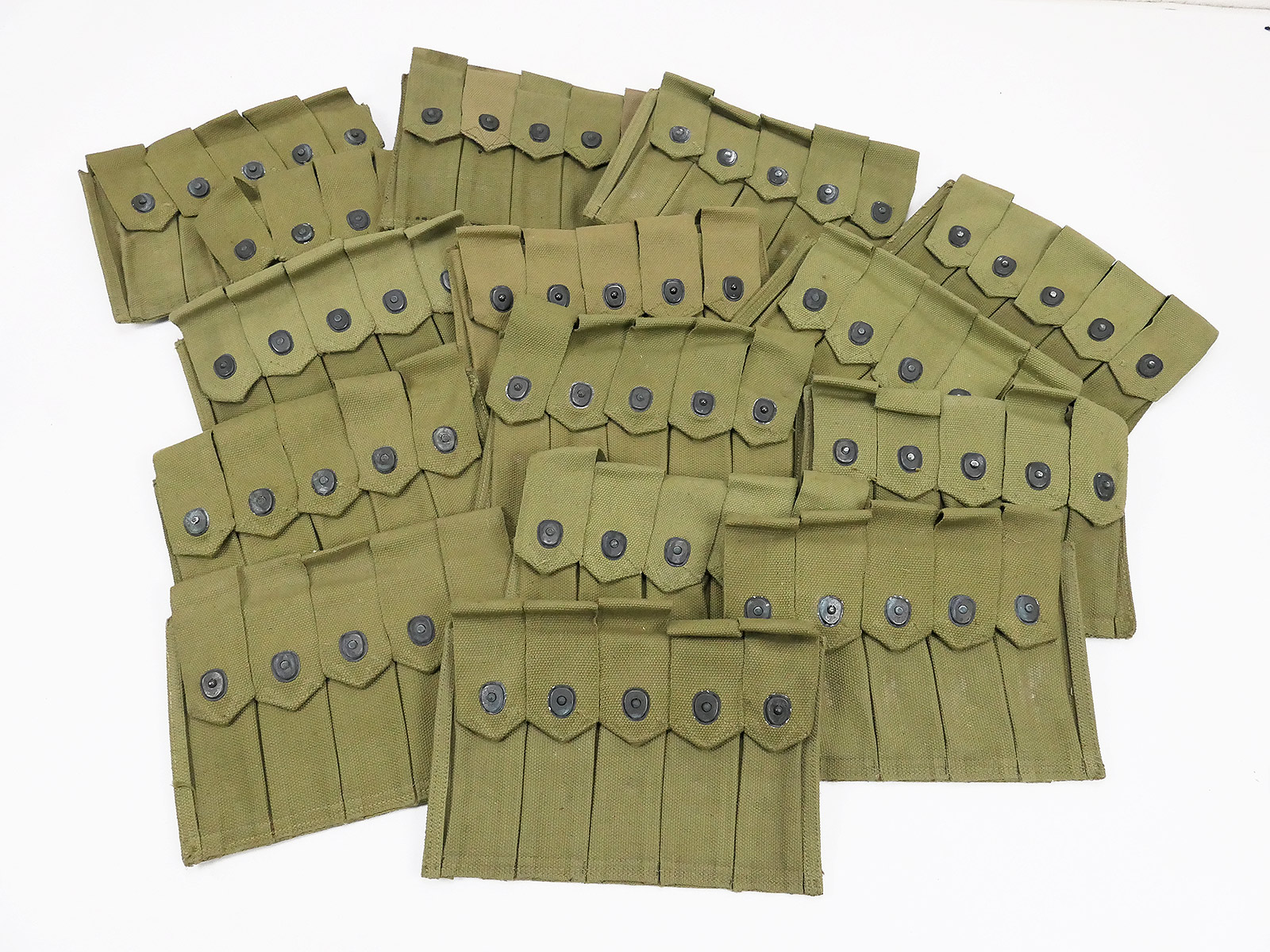 1x St. Original US WW2 MP Thompson Magazintasche für 5x Stangenmagazine aus Depot