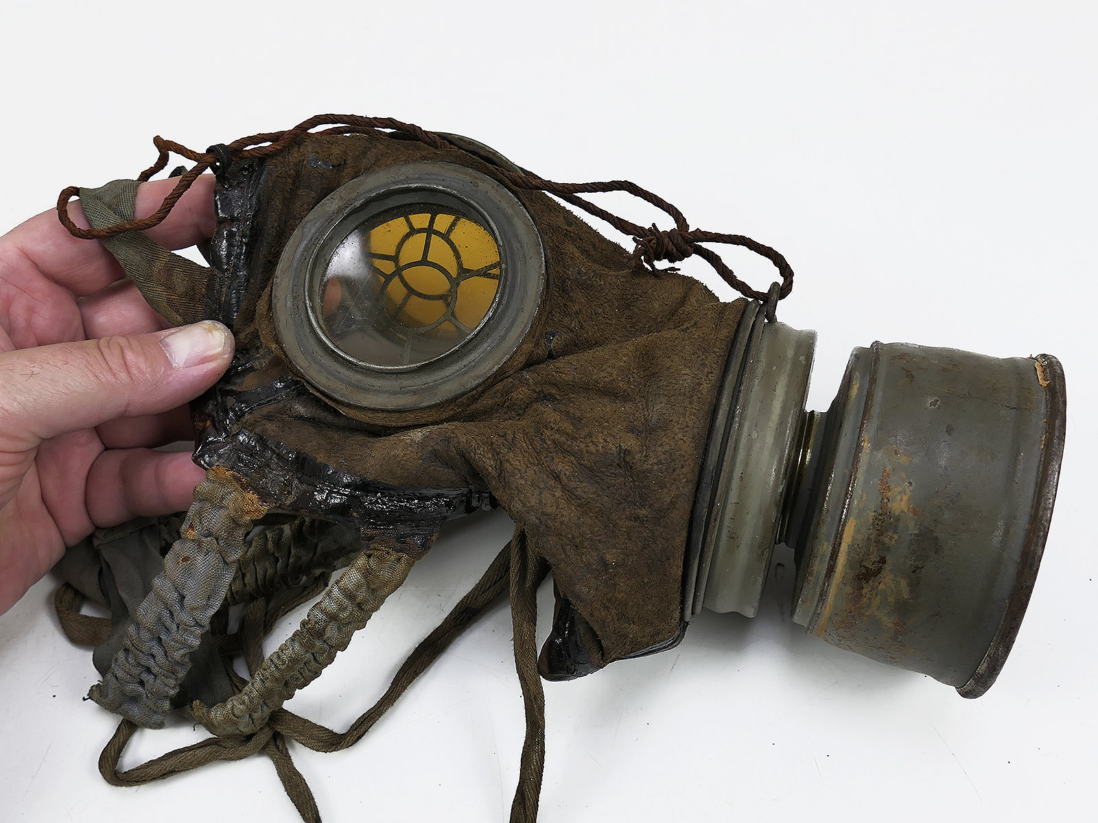 WK1 Original Leder Gasmaske M17 + Filter in Original Bereitschaftsbüchse COLLECTION BATTLE WORN