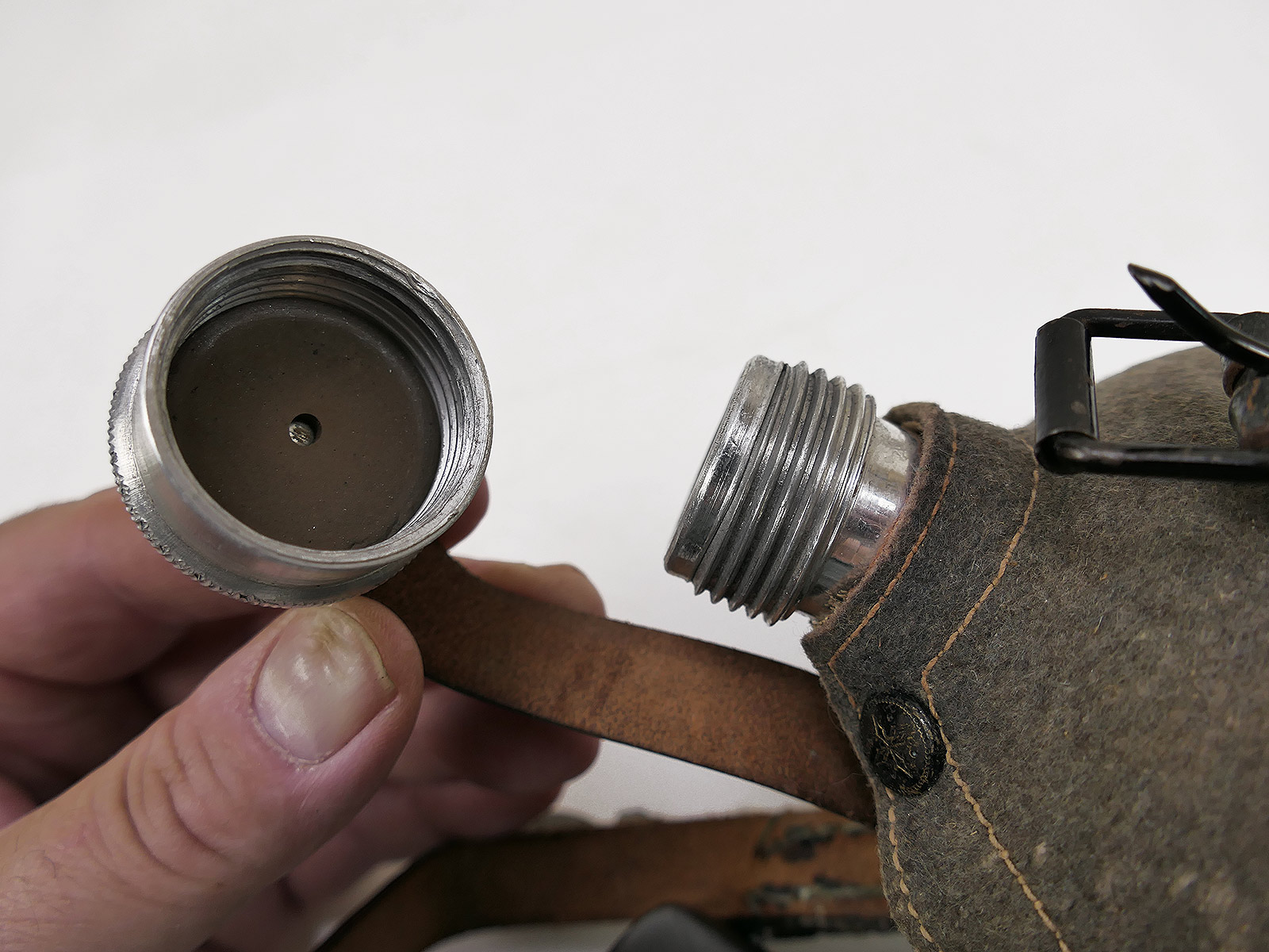 Wehrmacht Feldflasche mit Alu Becher COLLECTION BATTLE WORN