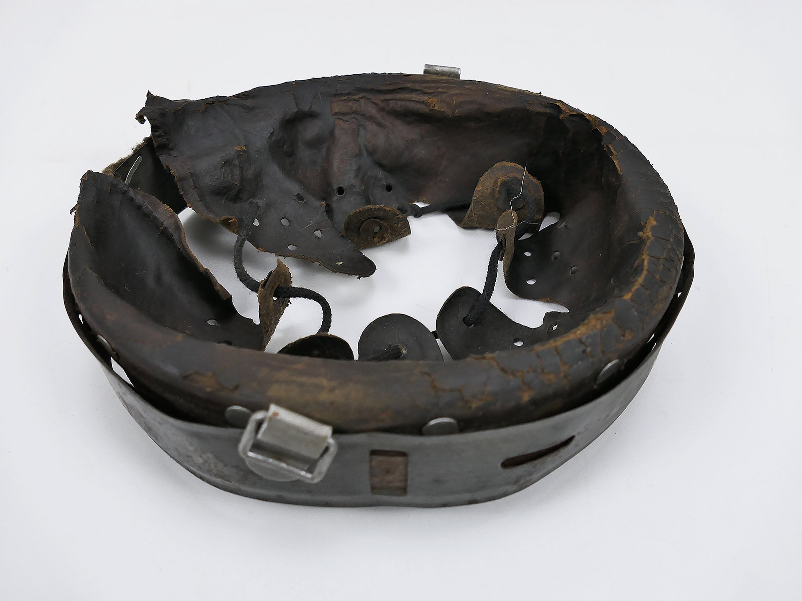 Original Wehrmacht Stahlhelm Innenfutter 57/64 Helmfutter