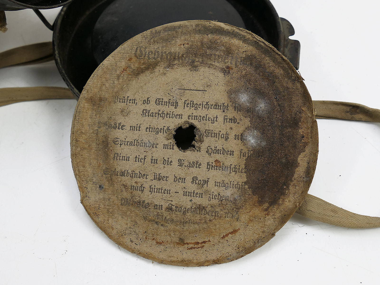 WK1 Original Leder Gasmaske M17 + Filter in Original Bereitschaftsbüchse COLLECTION BATTLE WORN