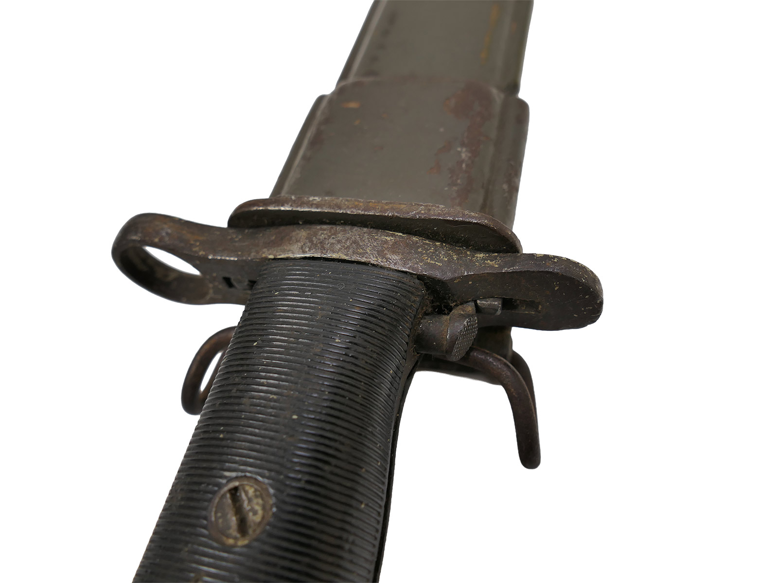 US Army WW2 M1 Bajonett in Scheide für M1 Garand Seitengewehr / Collection BATTLE WORN