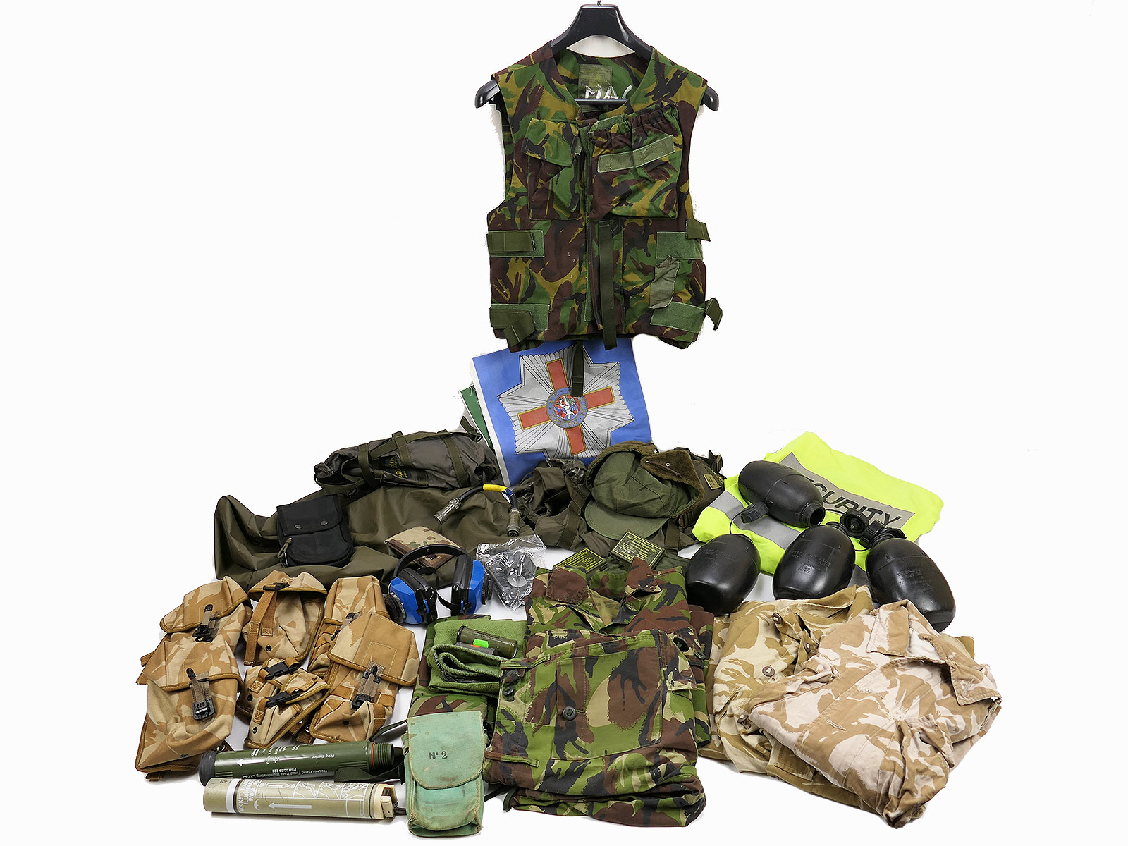 Neuzeit Militaria Konvolut - meist britisch Army Taschen Beutel Tarnbekleidung DPM *ANSEHEN*