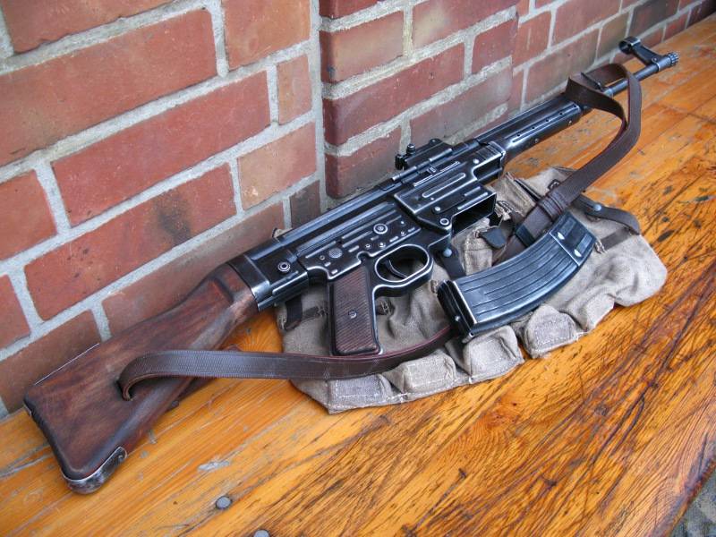 WW2 Wehrmacht Sturmgewehr 44 Stgw MP44 STGW44 Deko Modell Filmwaffe ANTIK