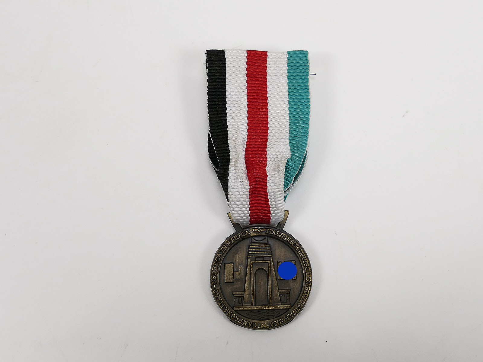 WK2 Medaille Italienisch Deutscher Feldzug in Afrika am Band mit Nadel