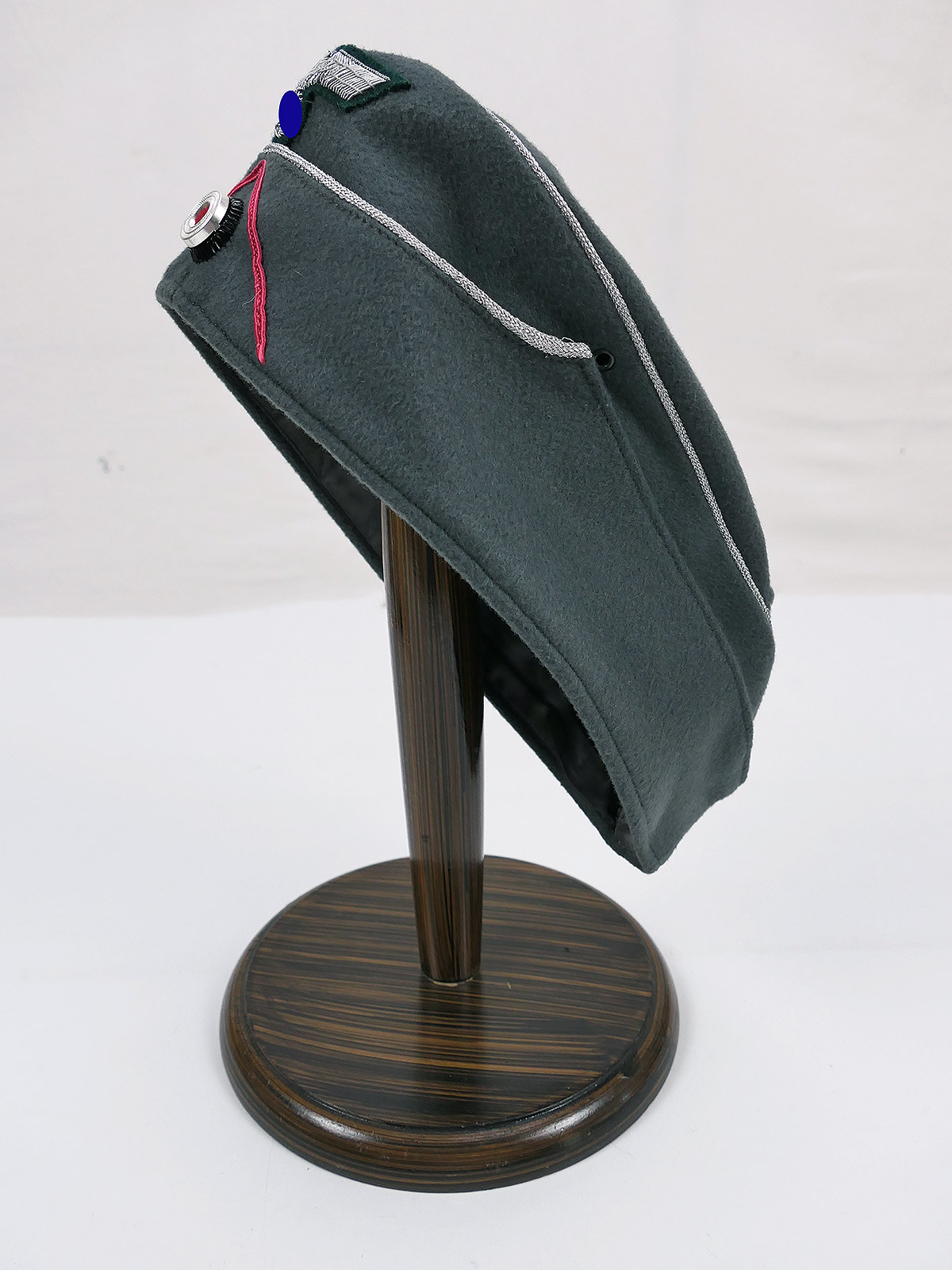 P1446761 Wehrmacht Offiziers Schiffchen Panzerjäger mit Mützenadler und Kokarde Gr.58 aus Museum