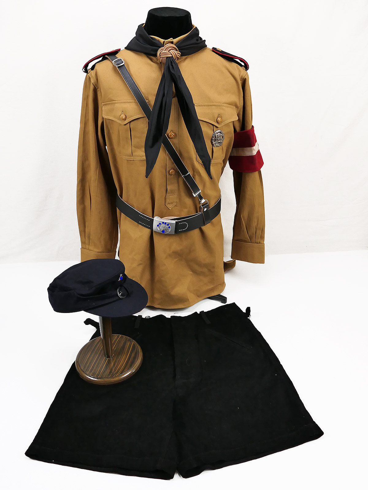 HJ Uniform Hitlerjugend Bluse Hemd Hose Koppel Leibriemen Armbinde Halstuch Feldmütze Pimpf