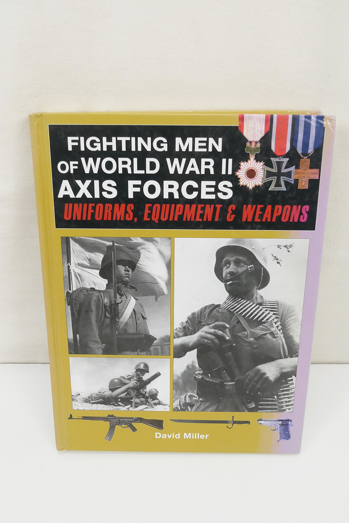P1500253 Buch - Fighting Men Of World War II Axis Forces - Uniform Equipment & Weapons
