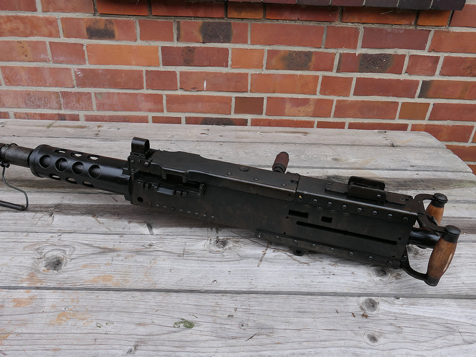 #A Browning Machine Gun MG Cal. 50 M2 Jeep Lafette Tripod - Modell - 1:1 Metall Nachbau Lauf zerlegbar