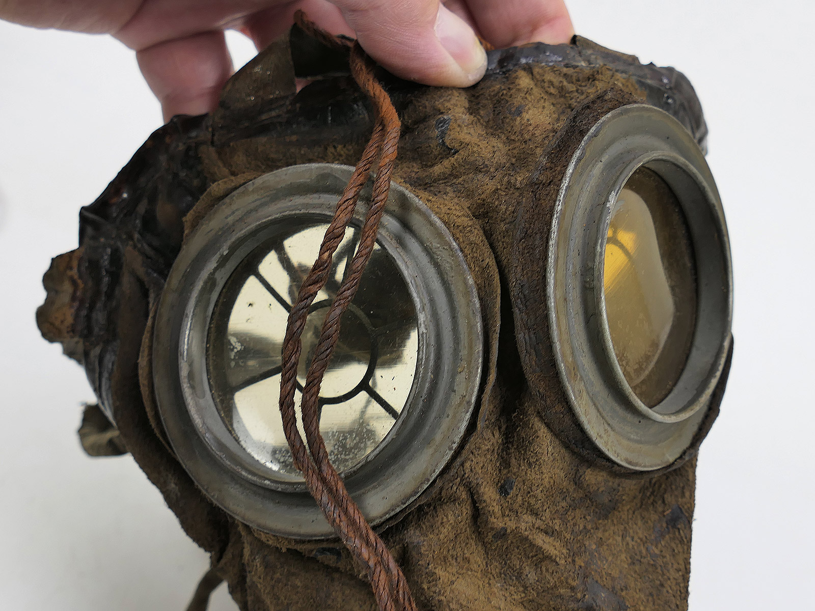 WK1 Original Leder Gasmaske M17 + Filter in Original Bereitschaftsbüchse COLLECTION BATTLE WORN