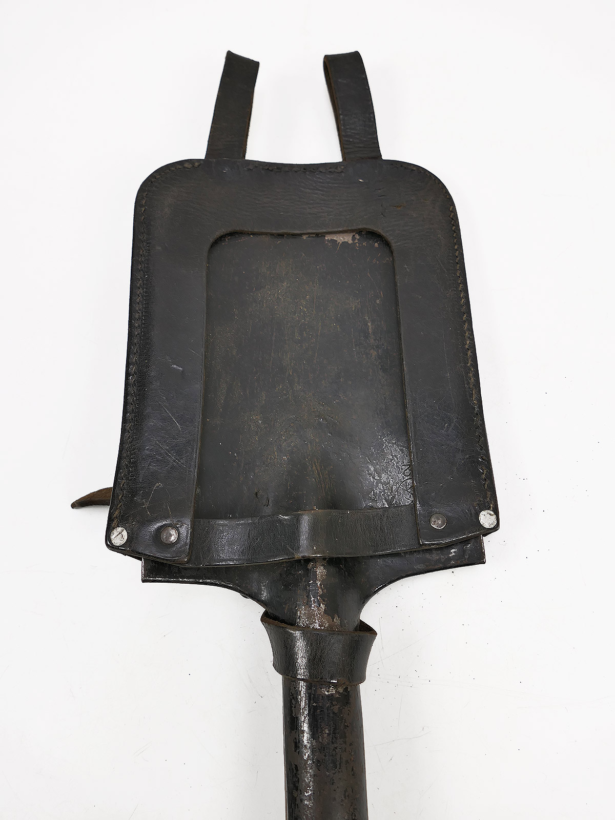 Antiker Infanterie Spaten mit Stempelung in Ledertasche / Spatentasche COLLECTION
