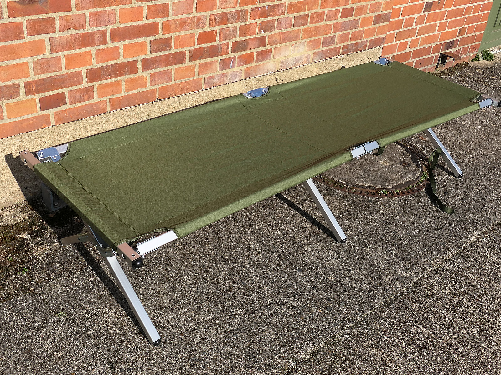Feldbett BW Alu oliv (nach TL.) neu Klappbett 150 Kg