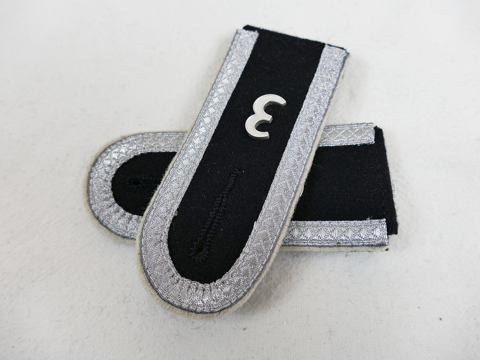 Waffen SS Infanterie Schulterklappen Unterscharführer Paar Schulterstücke mit Auflage / Zahl "3"