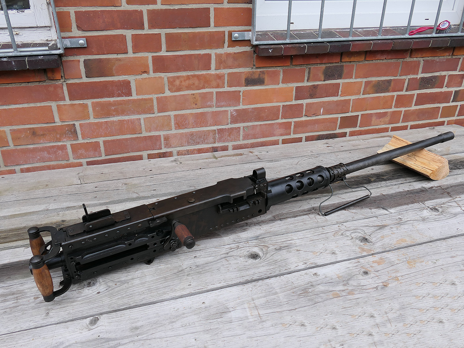 #A Browning Machine Gun MG Cal. 50 M2 Jeep Lafette Tripod - Modell - 1:1 Metall Nachbau Lauf zerlegbar