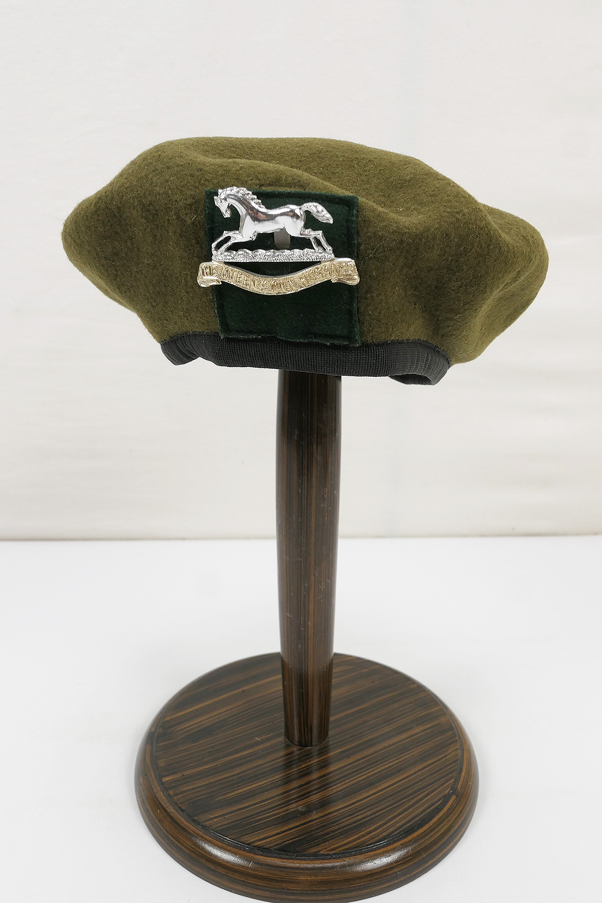 Britisches Barett (grün) Nachkriegszeit - The Queens Own Hussars - Gr.56/57