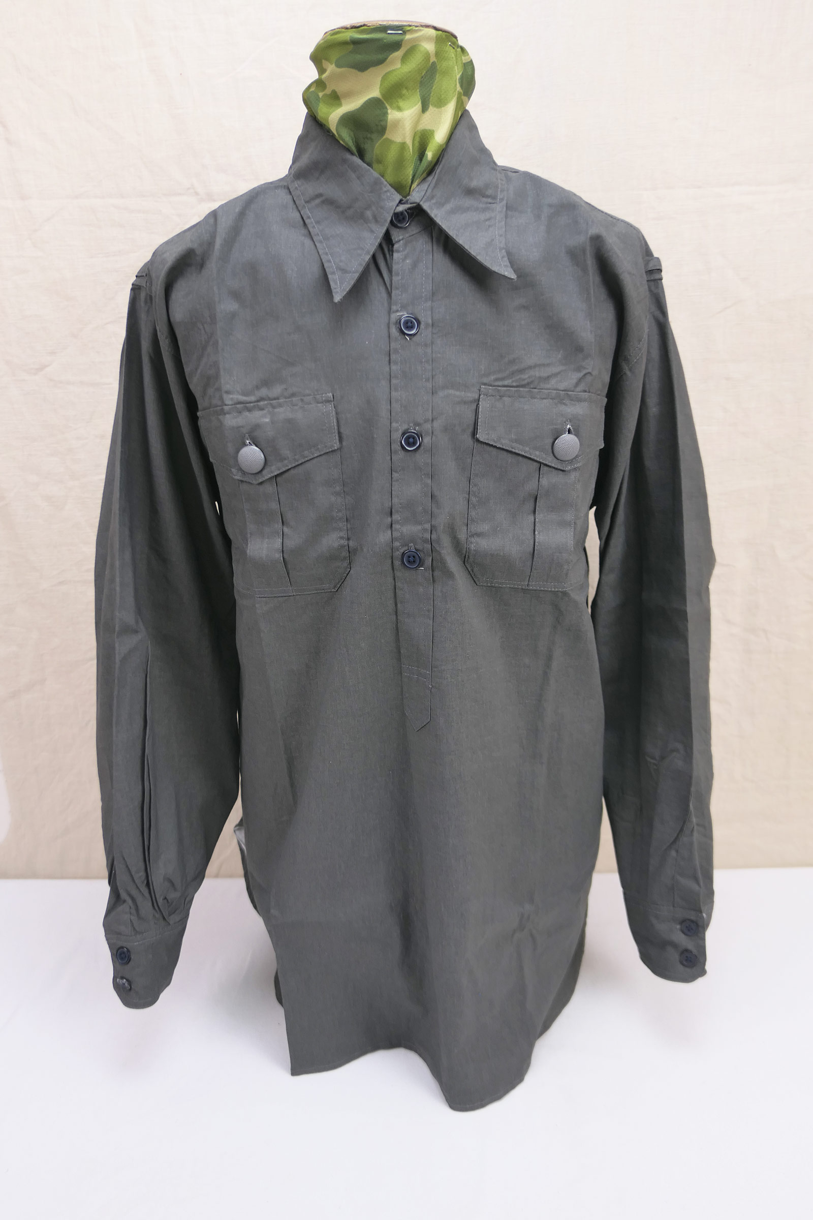 Abverkauf Soldaten Feldhemd Diensthemd feldgrau Uniform Hemd Gr.XL