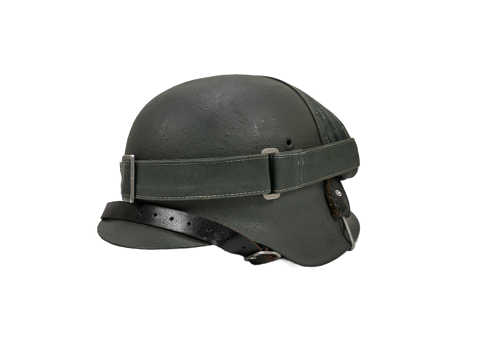 Original M42 Stahlhelm CKL62 Kriegsmarine Rauhtarn mit Brotbeutel Riemen
