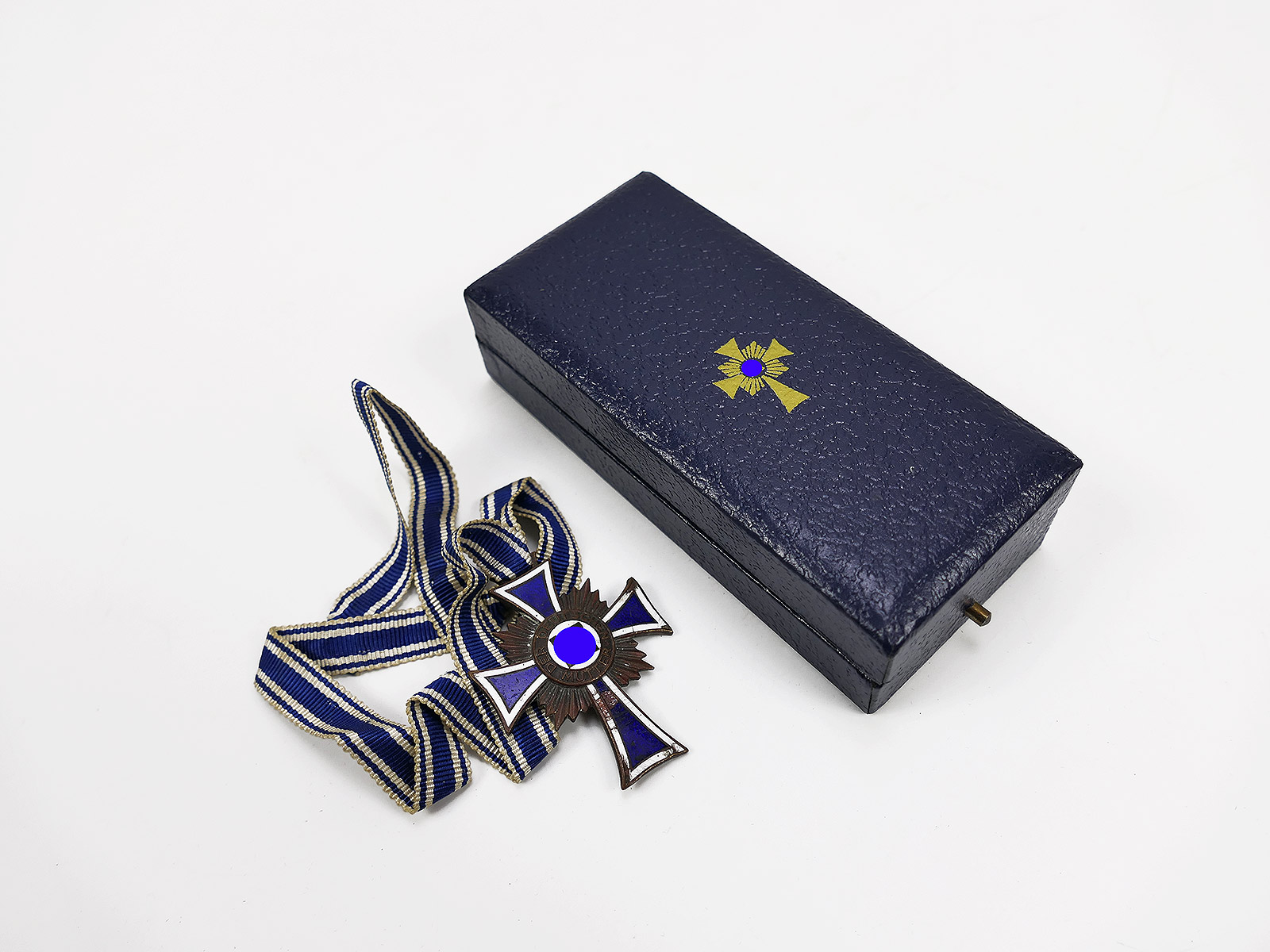 Ehrenkreuz der Deutschen Mutter / Mutterkreuz 2.Modell Bronze am Band im Repro Etui 