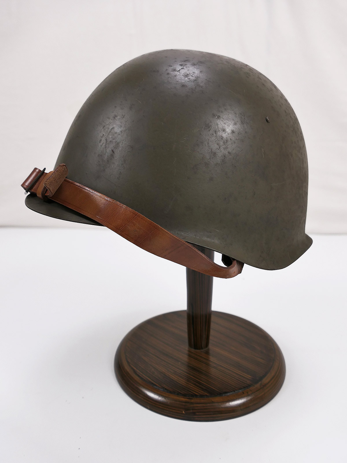 P1726792 Tschechischer M53 Stahlhelm 1953 mit Leder Innenfutter / Kinnriemen