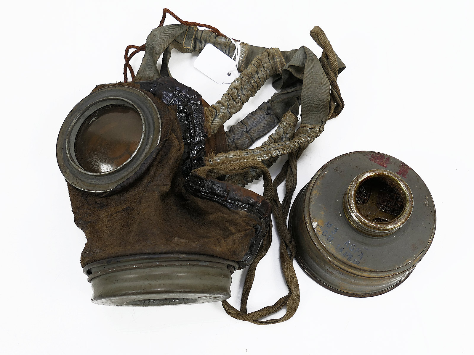 WK1 Original Leder Gasmaske M17 + Filter in Original Bereitschaftsbüchse COLLECTION BATTLE WORN