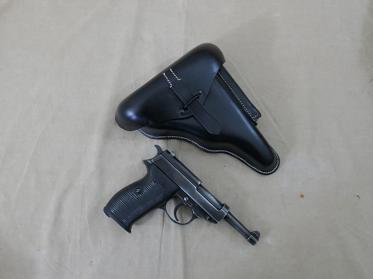 SET Pistole P38 antik Deko Modell mit P38 Leder Holster / Koffertasche