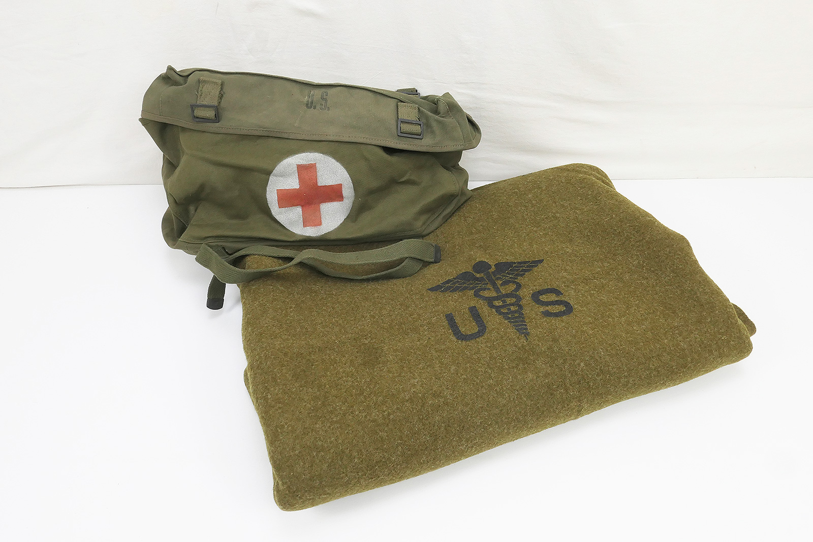 #3 US Sanitäter Pack Field Cargo M-1945 Tasche + Wool virgin Blanket Aesculab Decke Red Cross