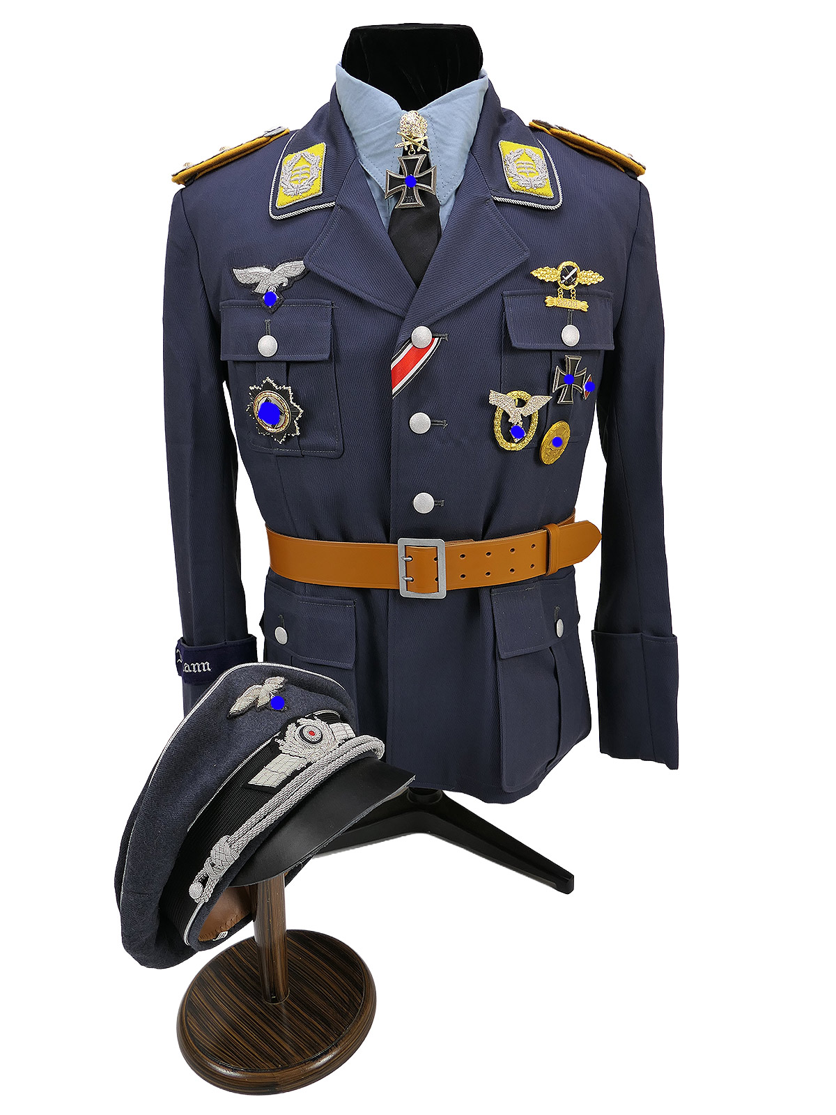 Luftwaffe Uniform Ensemble Oberst Hans-Ulrich Rudel Uniform Viertaschenrock u. Schirmmütze