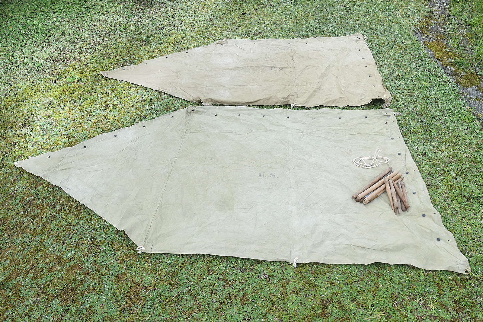 #7 US Zelt 2x Zeltbahn shelter Zeltplane tent half + 2x Stangen 7x Holzpflöcke - Zweimannzelt