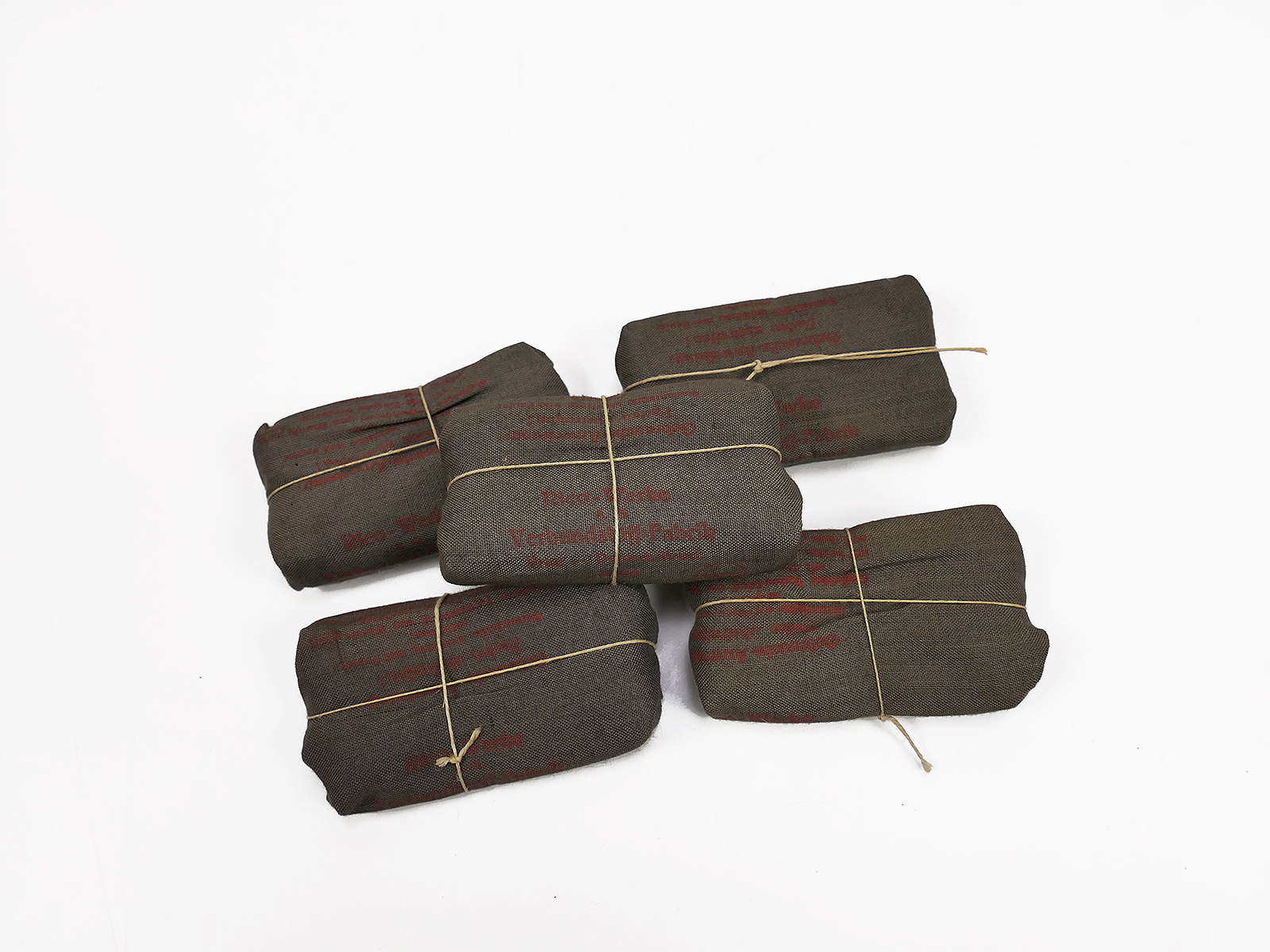 1x Wehrmacht Verbandpäckchen 1944 Erste Hilfe WK2 Feldbluse Verbandkasten 8.5x5cm 