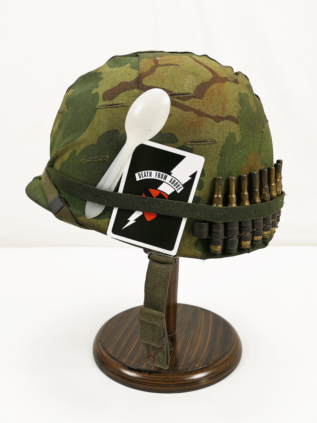 US ARMY Vietnam Korea M1 Stahlhelm mit Mitchell Helmbezug und Liner + pers. Zubehör
