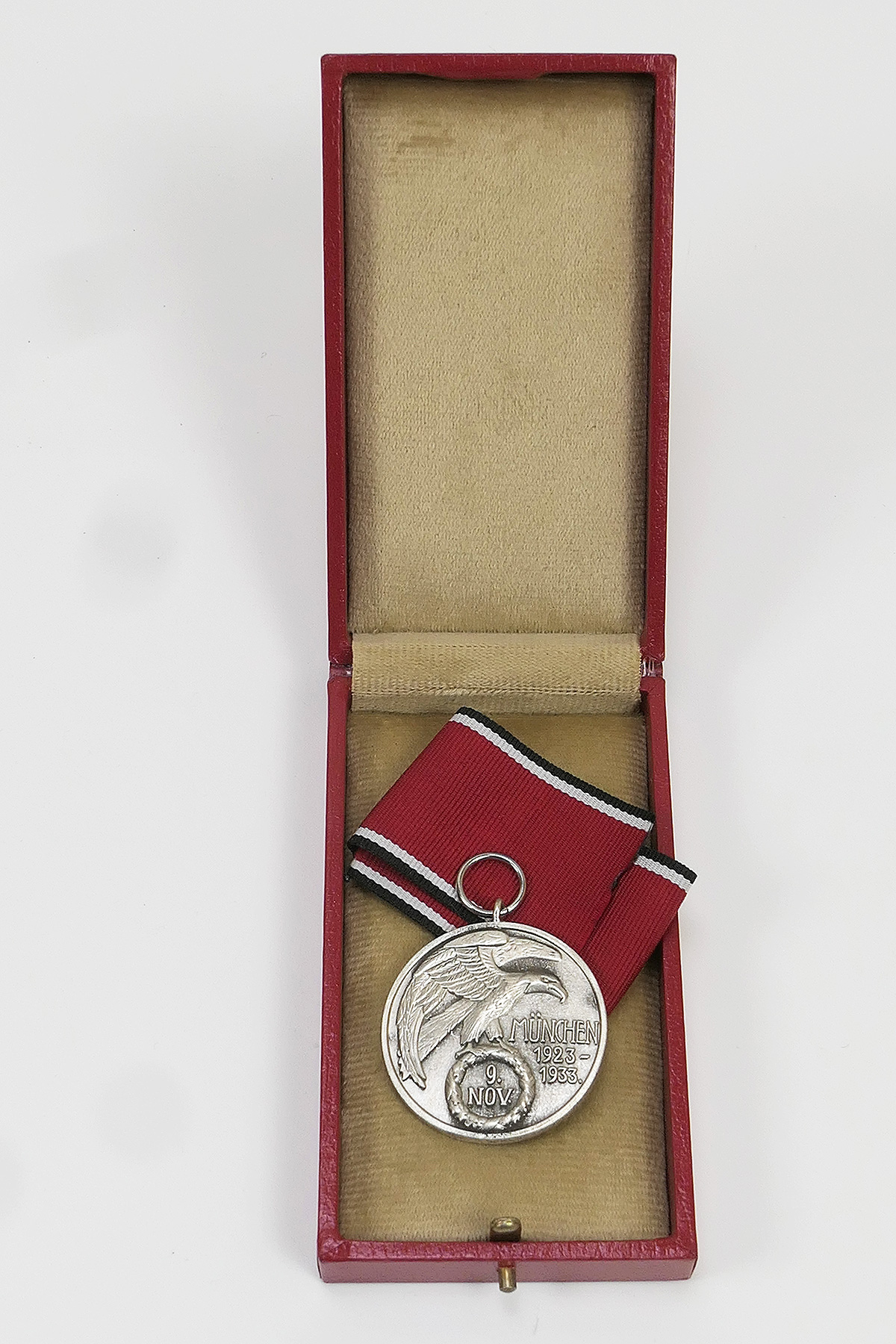 Blutorden / Feldherrnhalle 8.9. November 1923 Ehrenzeichen mit Etui / Verleihungsetui