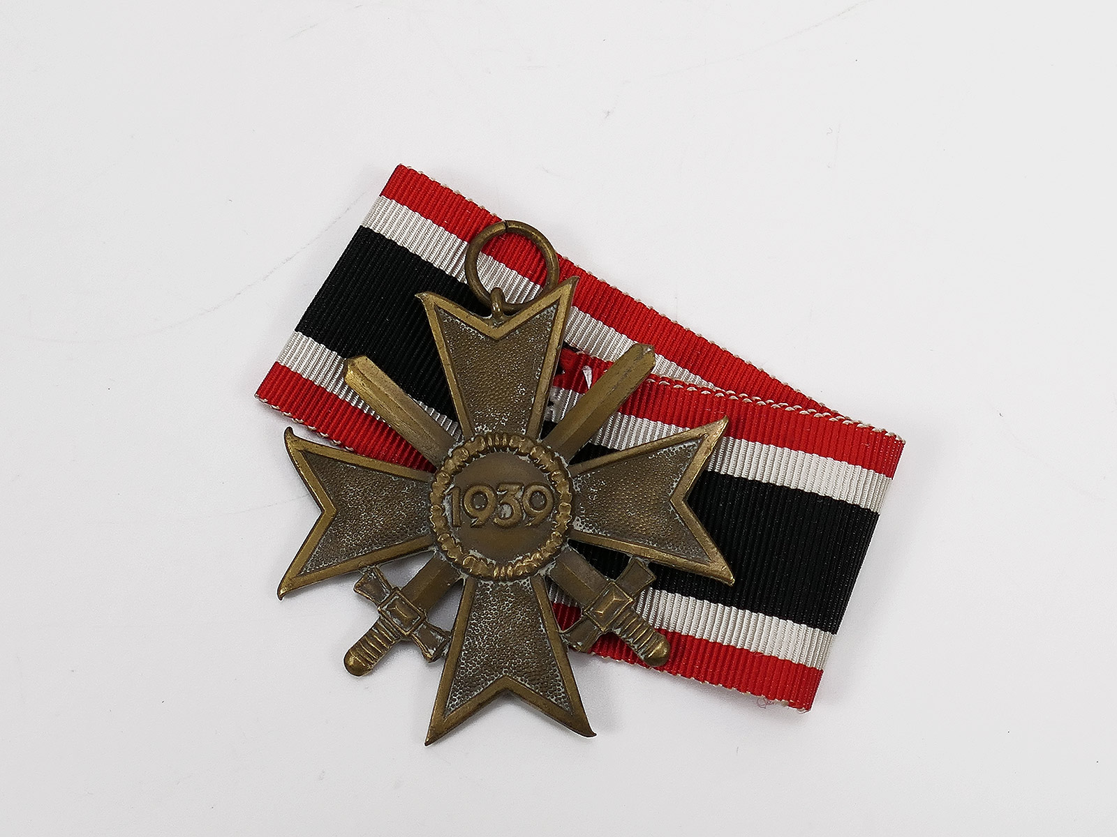 Original Kriegsverdienstkreuz 2.Klasse mit Schwertern 1957er Ausführung KVK 1939 mit Original Band