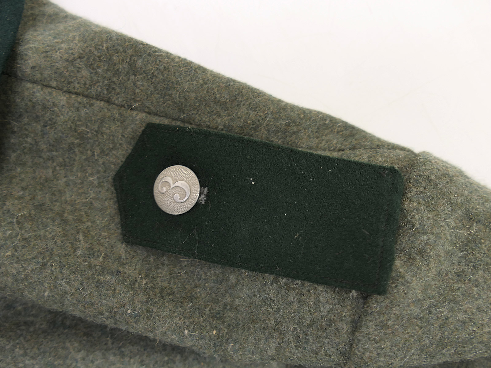 Wehrmacht Mantel M36 Wintermantel Größe 58 (XXL) mit frühen Schulterklappen 3. Kompanie  BATTLE WORN