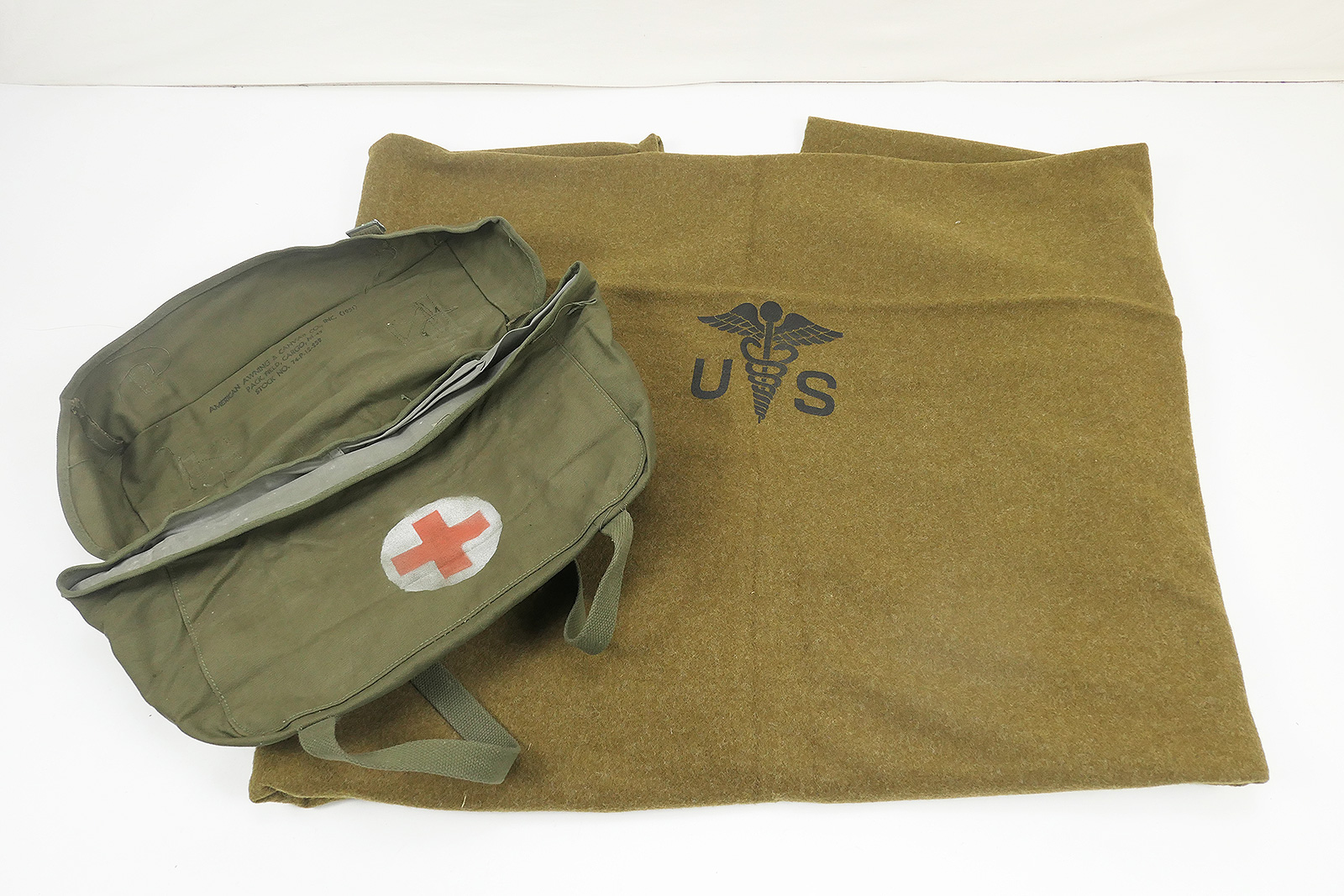 P1490778ZPJ0humh6bwQU #3 US Sanitäter Pack Field Cargo M-1945 Tasche + Wool virgin Blanket Aesculab Decke Red Cross