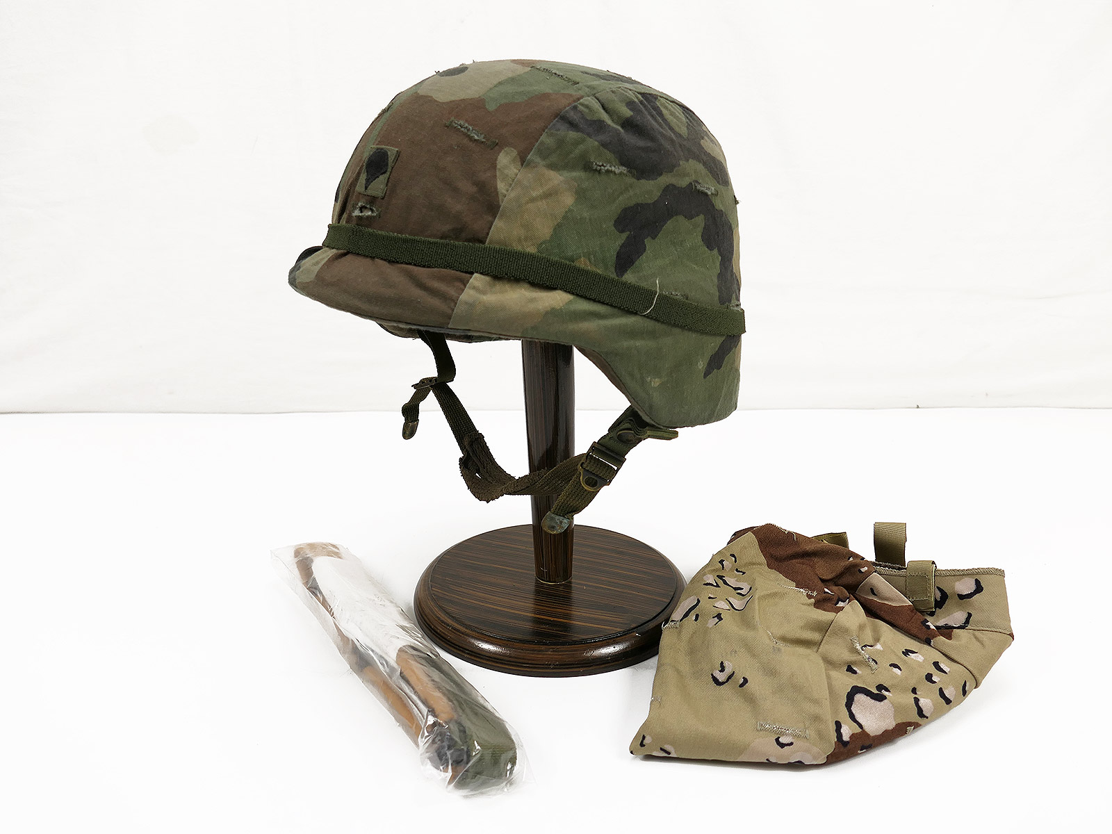 #64 US PASGT Gefechtshelm Combat Helmet Gr. Large mit US Desert + Woodland Helmbezug