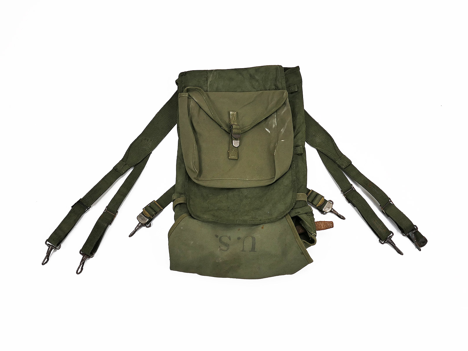 Original US Army WW2 M-1928 Haversack oliv Spätkrieg w/ mess kit pouch + trapez  / Collection BATTLE WORN