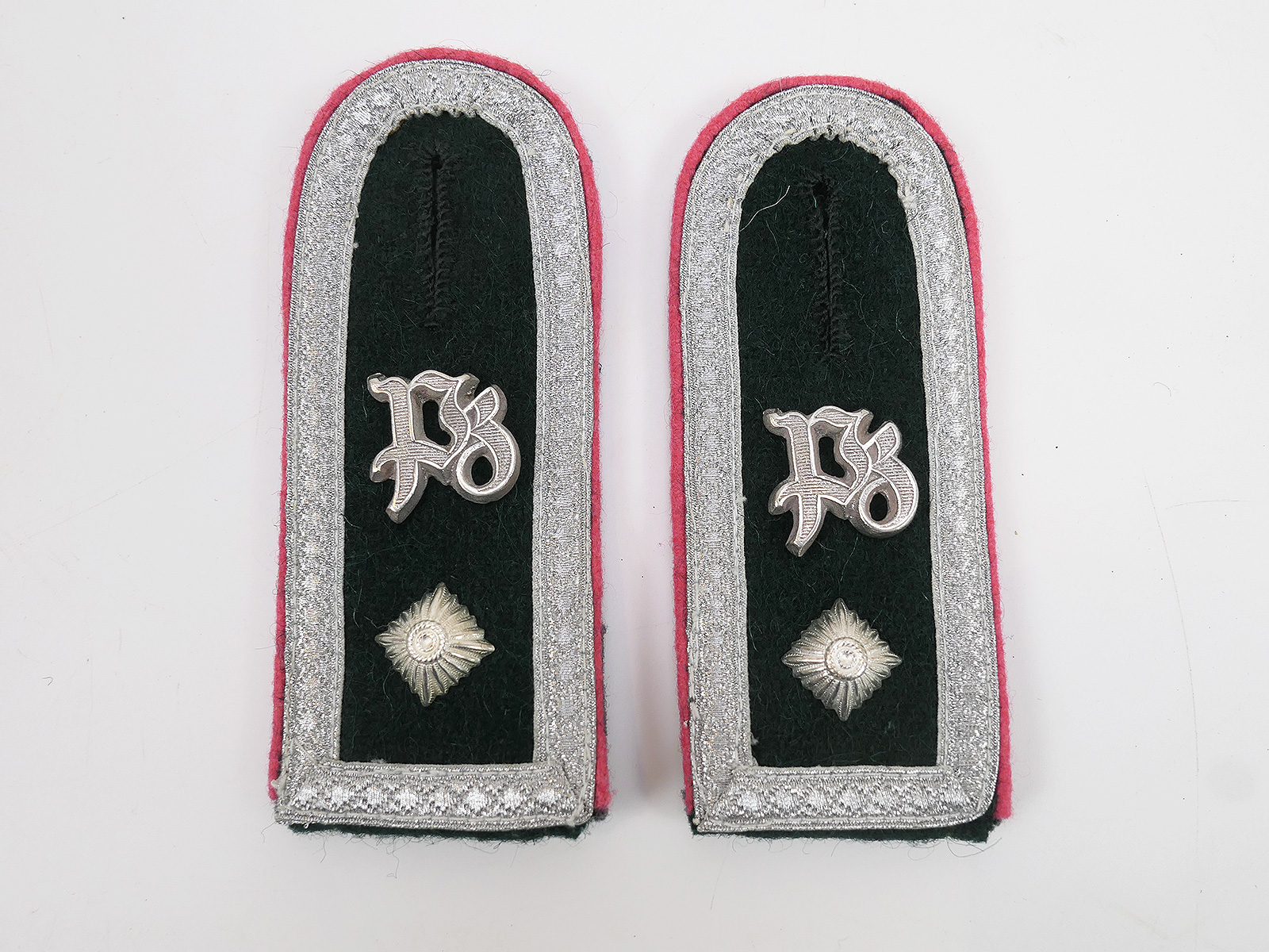 Oberfeldwebel M36 Schulterklappen " Panzerzug " mit Metall Auflagen für Feldbluse