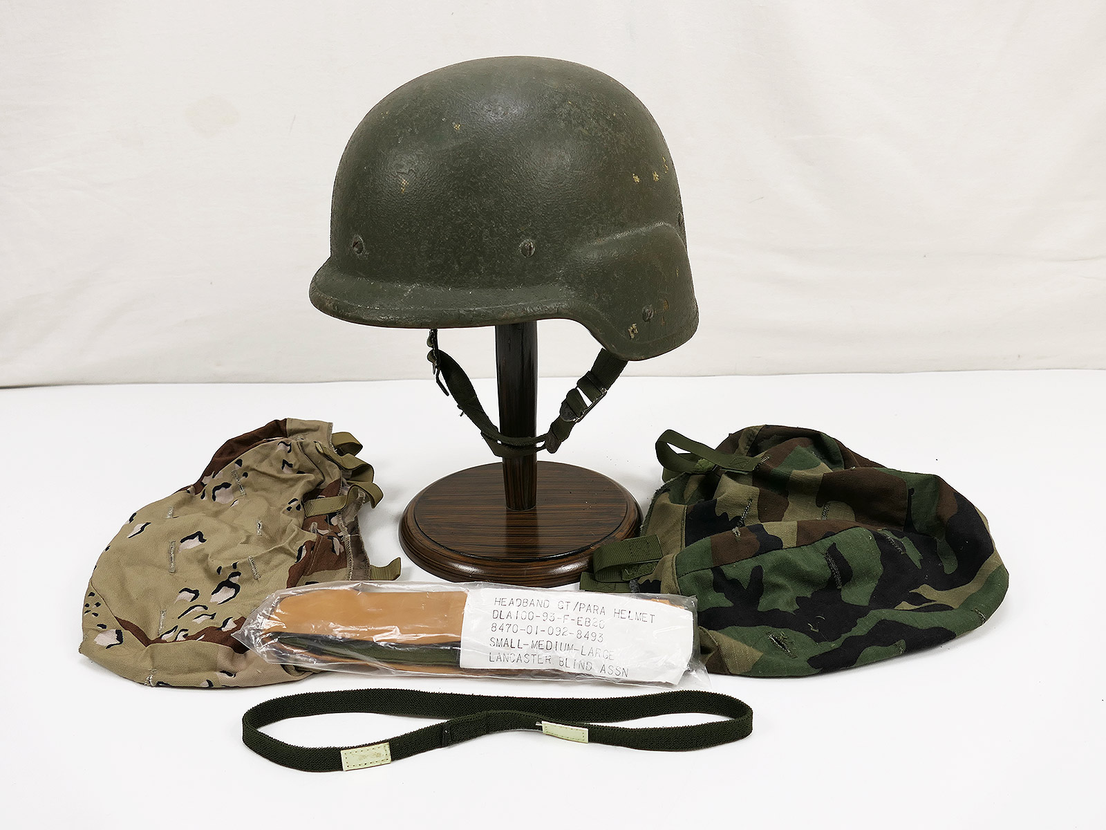#73 Nato PASGT Gefechtshelm Infantry Combat Helm Gr. M mit US Desert + Woodland Helmbezug