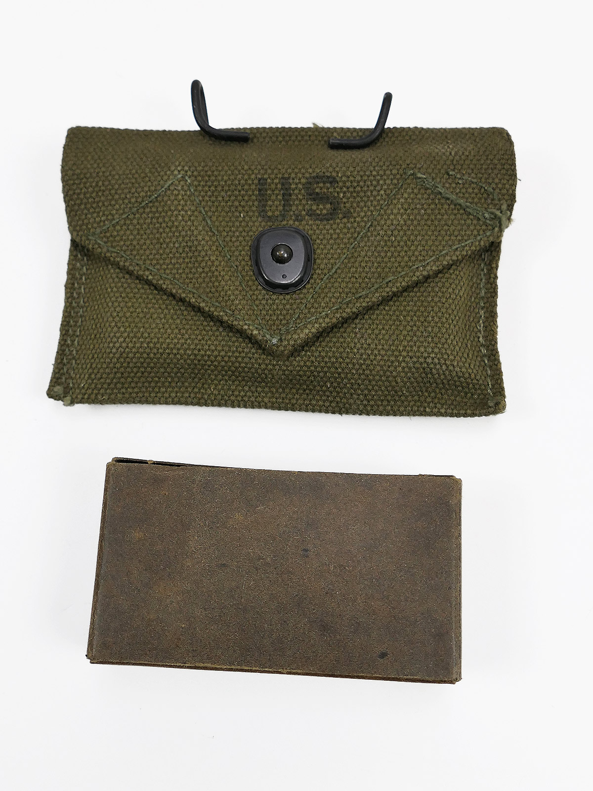 US Army First Aid Kit - Pouch 1944 oliv + Dressing Erste Hilfe Carlisle Verbandspäckchen