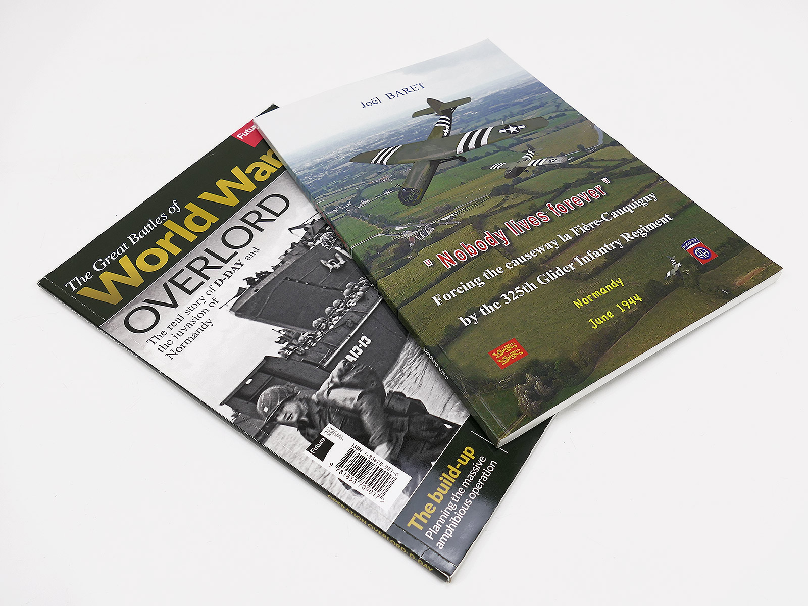 2x Heft / Magazin D-Day Invasion Normandie OVERLORD / Baret - Nobody lives forever 325th Glider COLLECTION 