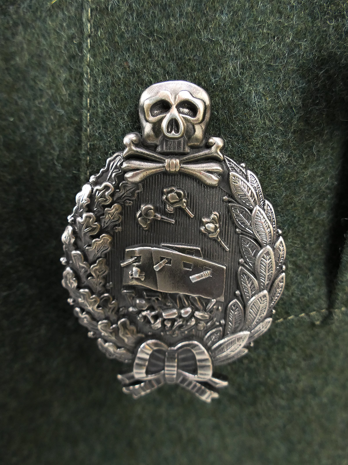 P1647352