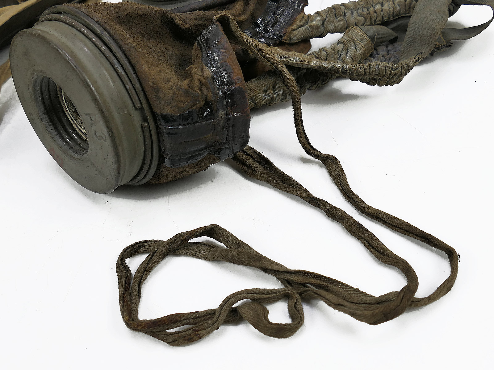 WK1 Original Leder Gasmaske M17 + Filter in Original Bereitschaftsbüchse COLLECTION BATTLE WORN