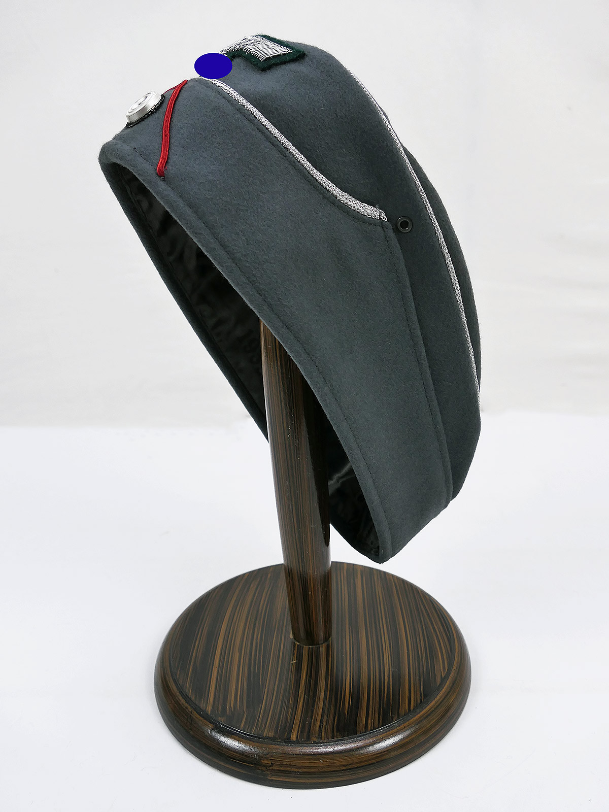 P1457081 Wehrmacht Offiziers Schiffchen Artillerie mit Mützenadler und Kokarde Gr.59 aus Museum